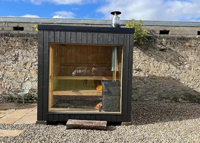 Stables With Wood-fired Sauna 아파트