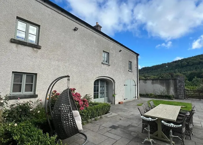 Stables With Wood-fired Sauna 아파트